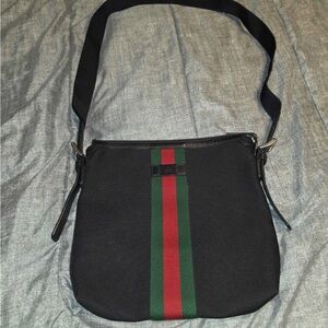 Gucci💚❤️ Black Messenger 💚❤️🖤Bag with Green and Red Stripe